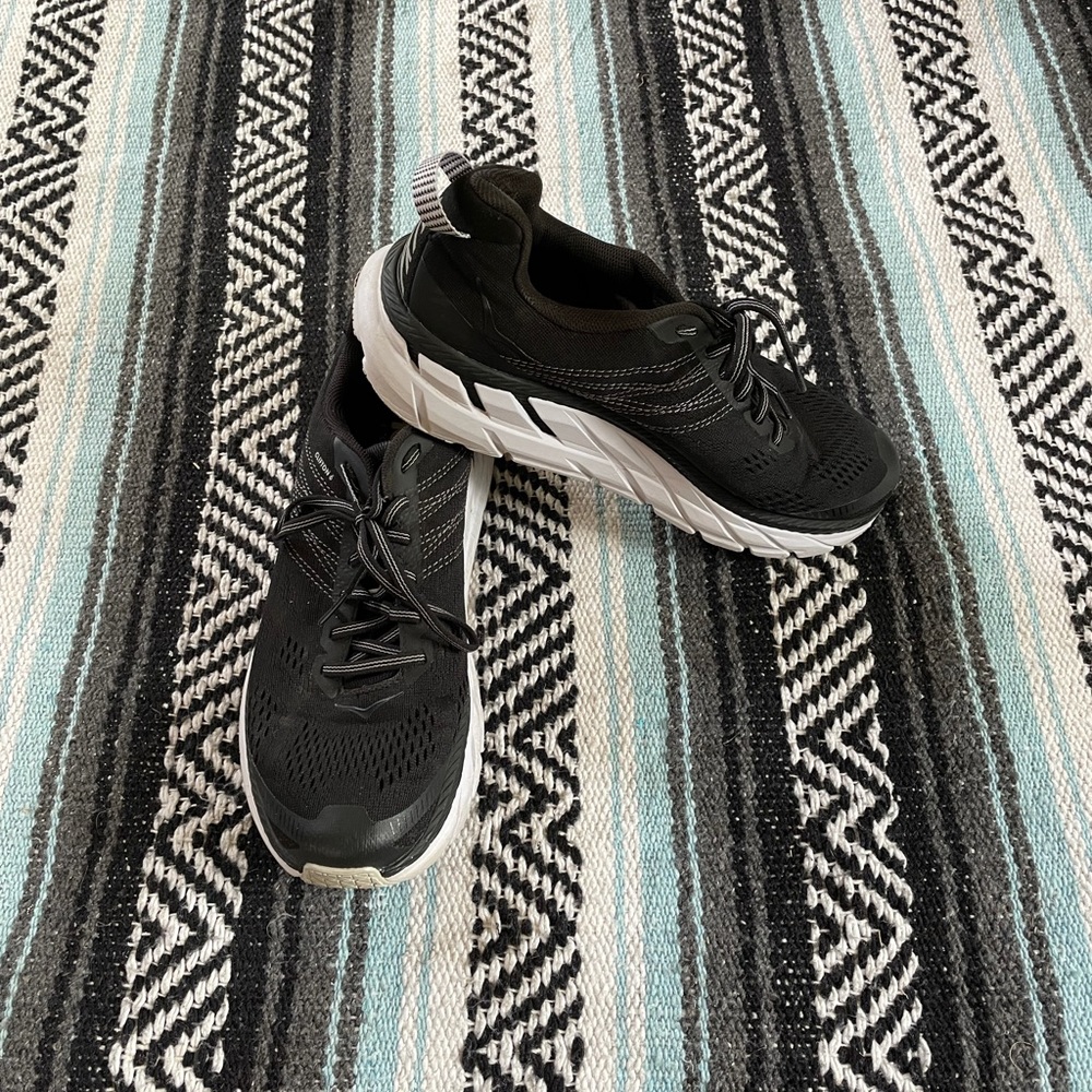 Hoka Clifton 6 running shoes